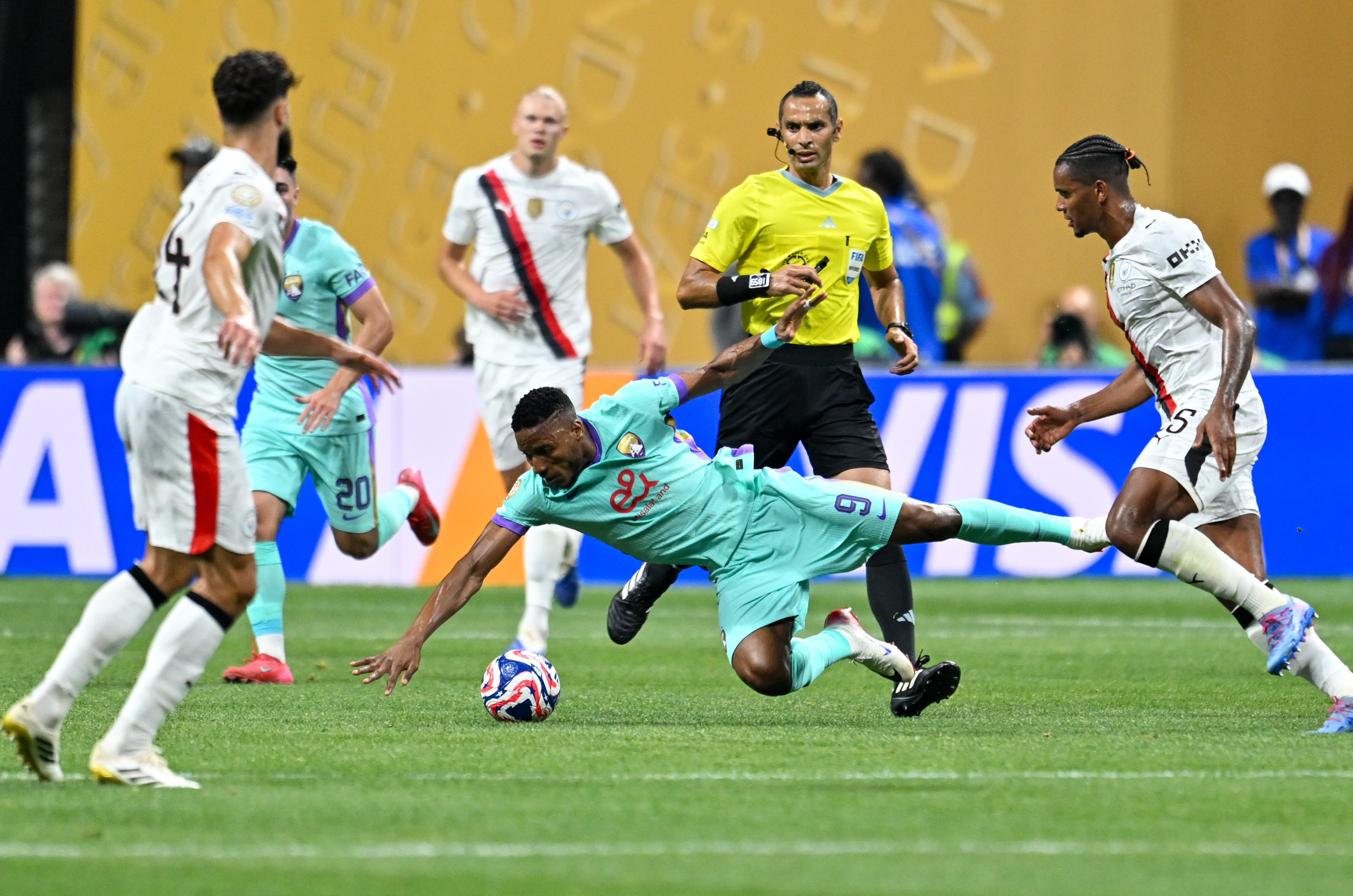 爱游戏-深度解读：曼城世俱杯战术演练