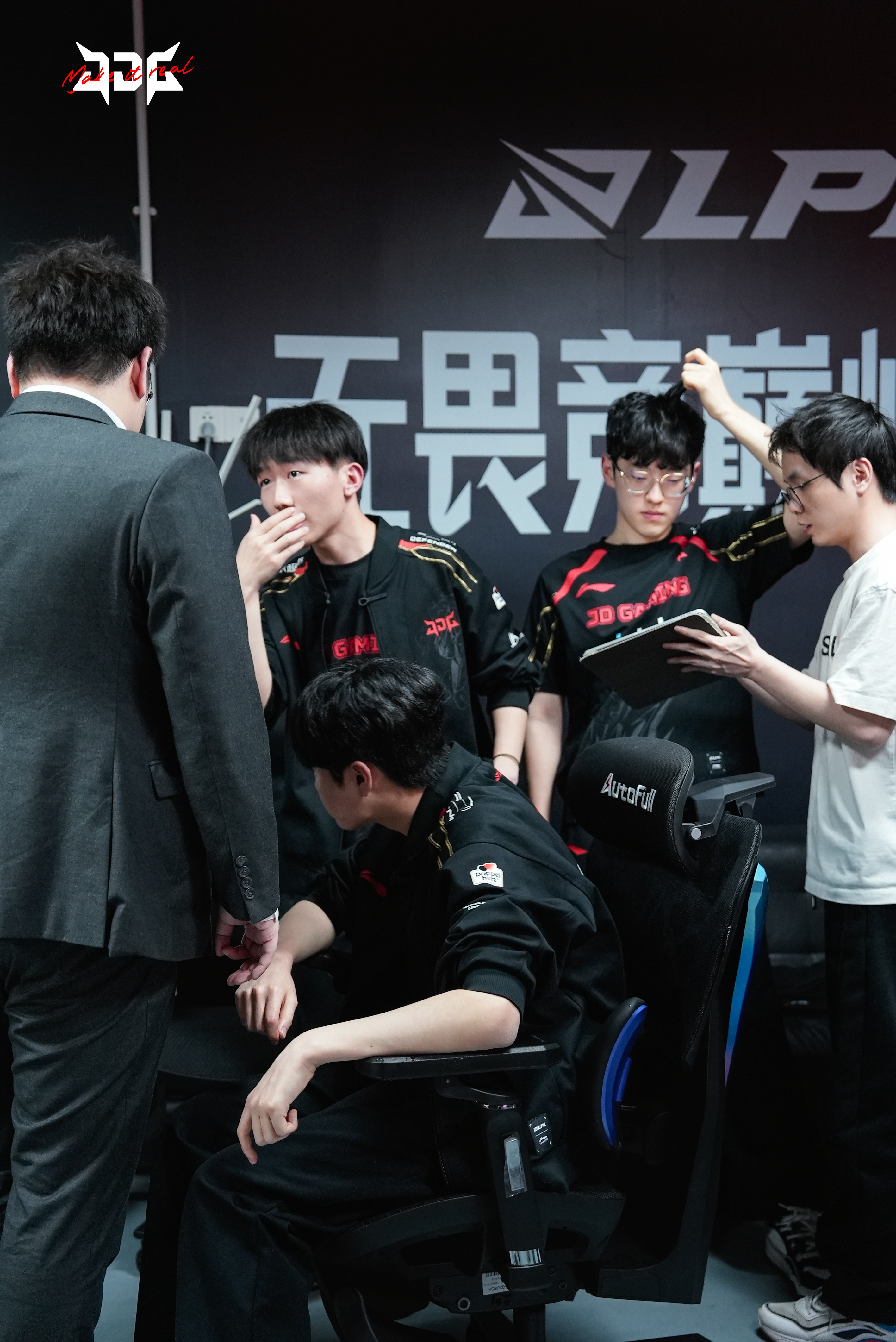 DRX险胜JDG，Uzi一己之力扛起全队