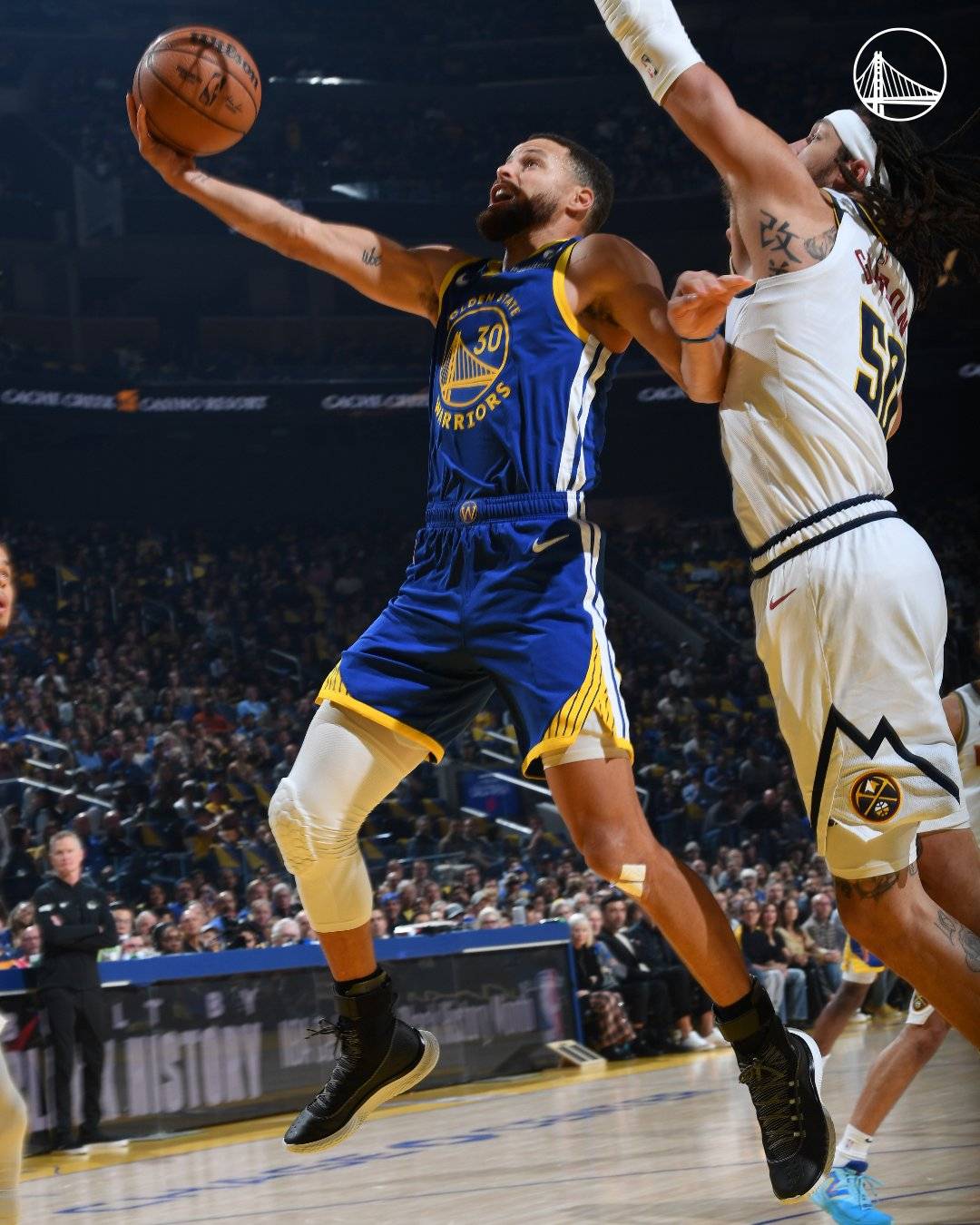 爵士横扫深圳队，库里高光表现