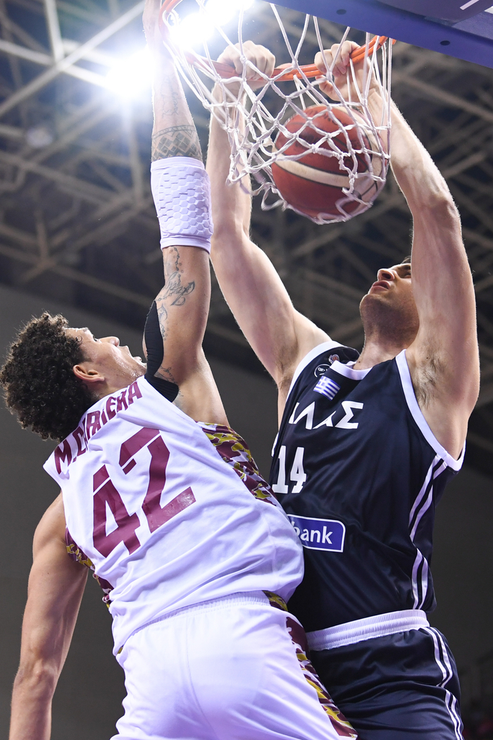 菲律宾男篮碾压希腊男篮，乔治绝境逆转