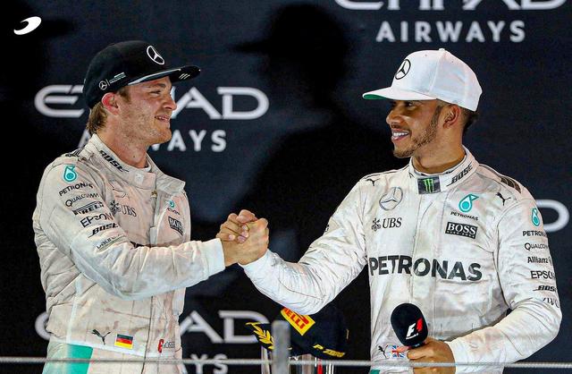 红牛车队碾压威廉姆斯，汉密尔顿关键制胜