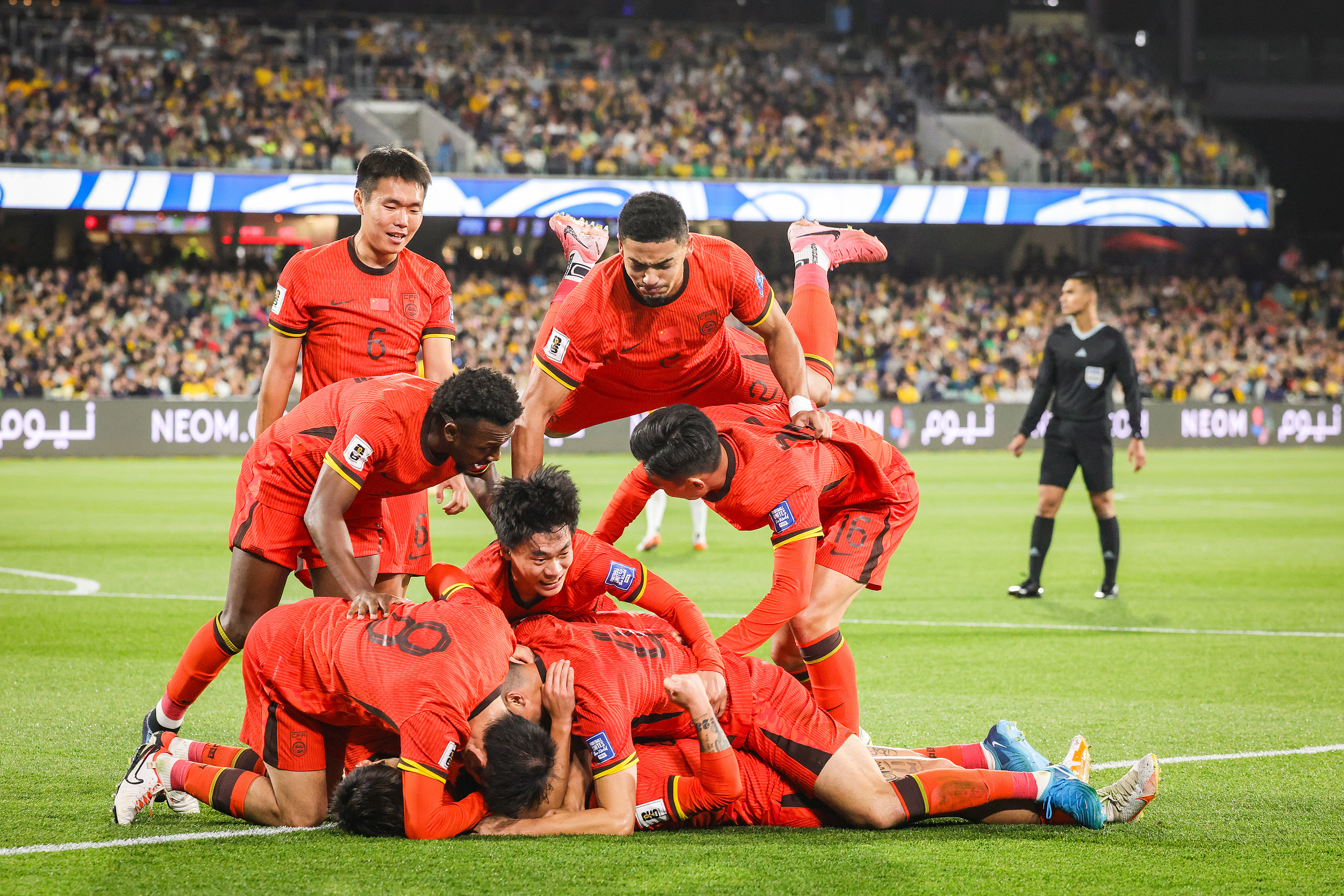 泰国队逆转印尼队，李梓嘉带队取胜