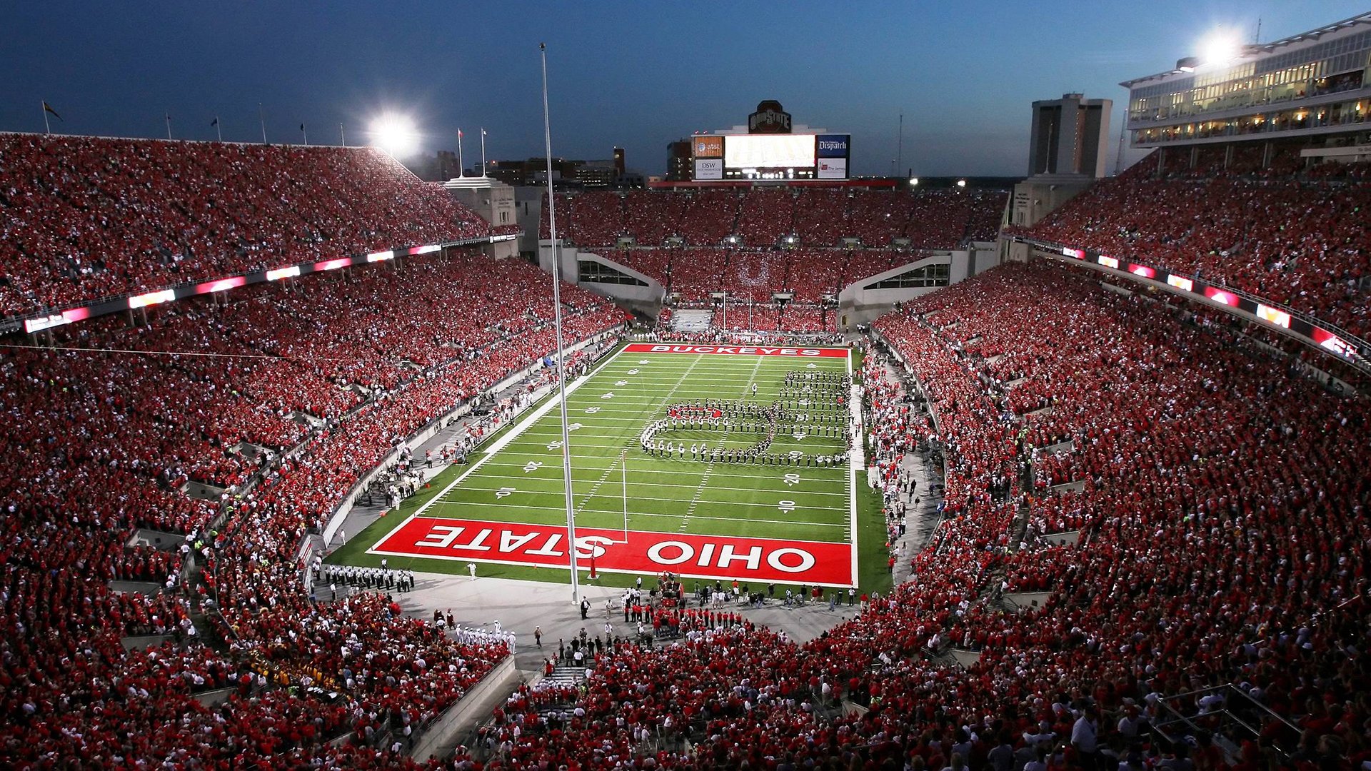 红牛车队力克阿斯顿马丁，诺里斯高光表现改写F1格局